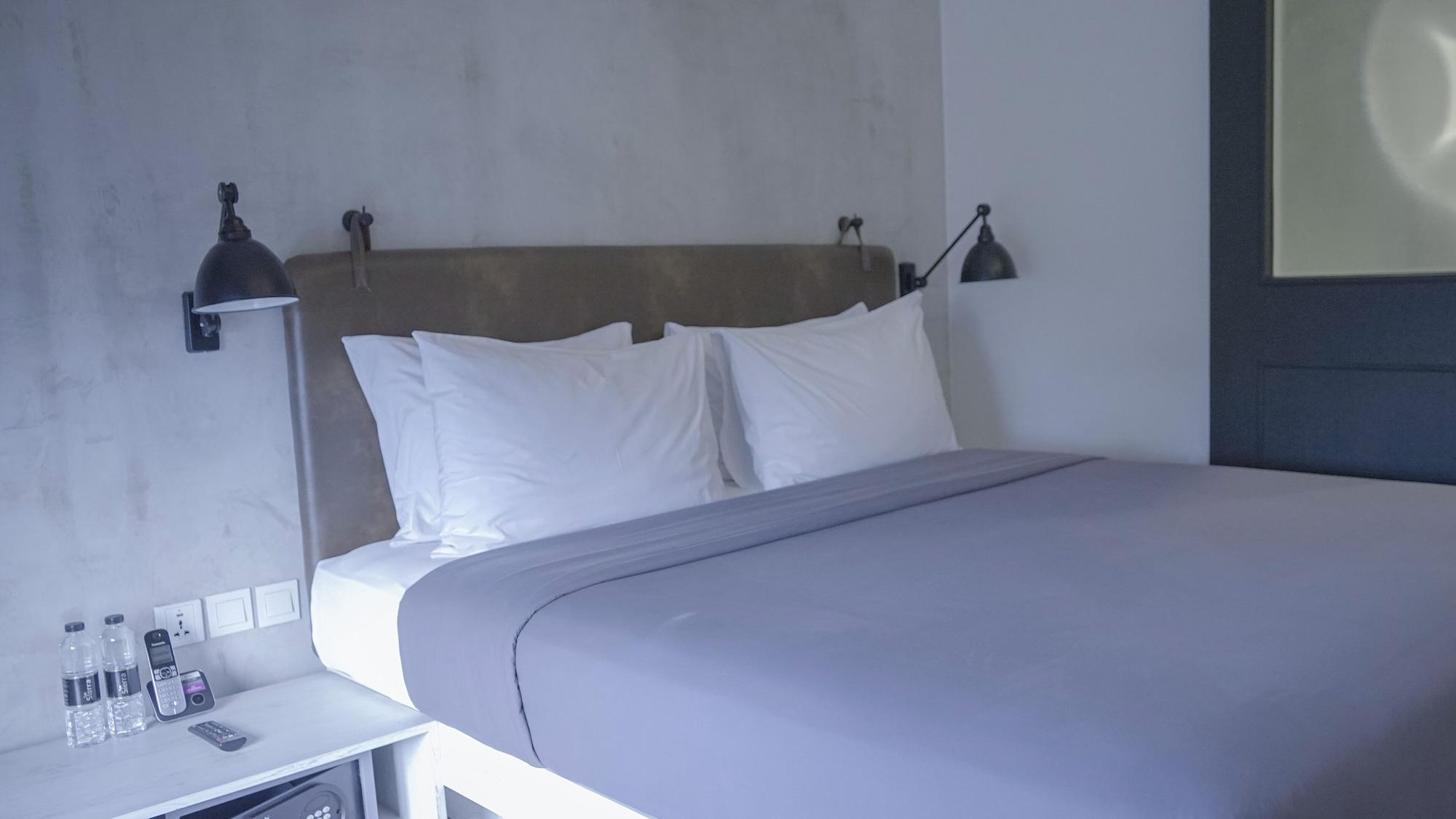 Moxy 3*
