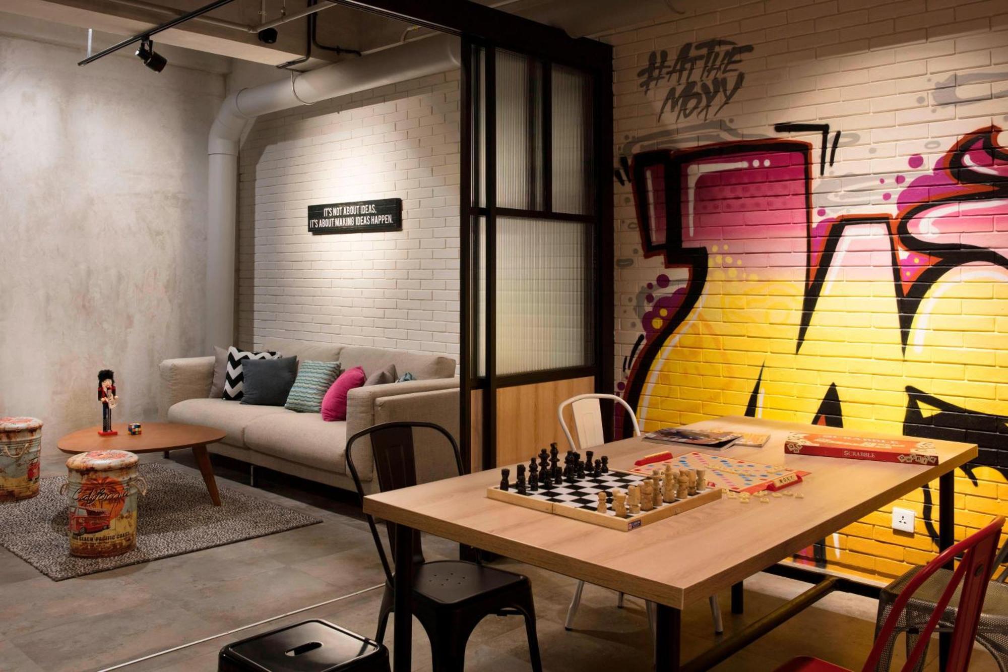 Moxy Hotel 3*