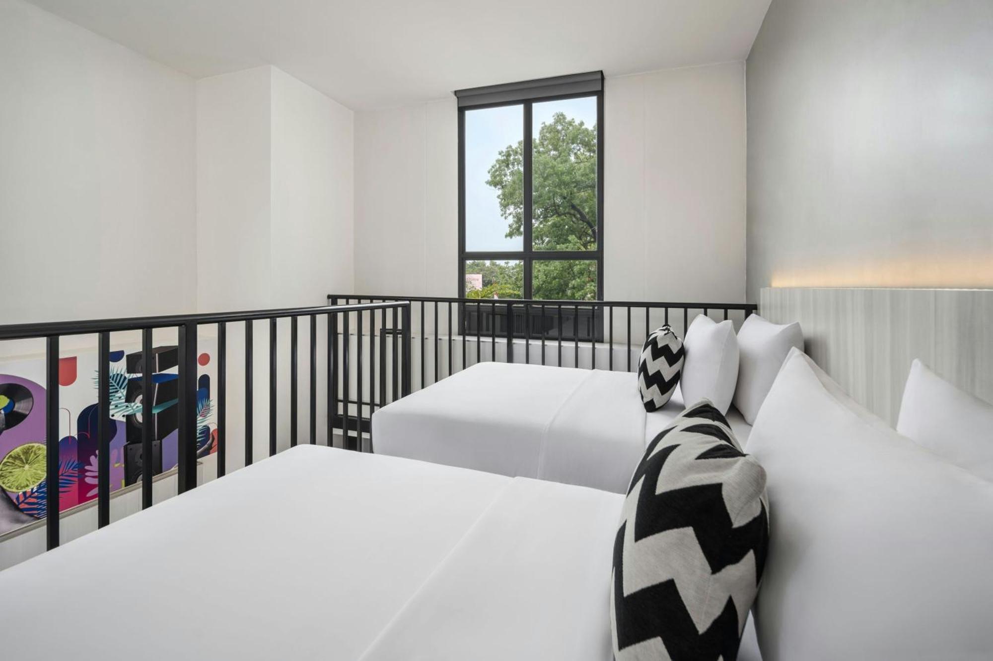 Moxy 3*
